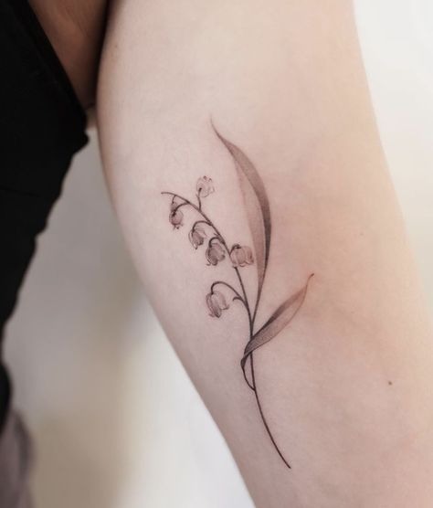 Realistic Lily Of The Valley Tattoo, Snowbell Flowers Tattoo, Lily Of The Valley Wrap Around Tattoo, Rose And Lily Of The Valley Tattoo, Lily Of The Valley Back Tattoo, Trumpet Vine Tattoo, Fine Line Lily Of The Valley Tattoo, Lily Of Valley Tattoo, Pussywillow Tattoos