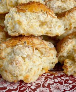 Rosemary Cheddar Drop Biscuits Cheddar Drop Biscuits, Drop Biscuits Recipe, Cooking Panda, Dried Rosemary, Savoury Biscuits, Cheddar Biscuits, Drop Biscuits, Biscuit Rolls, Biscuits Easy