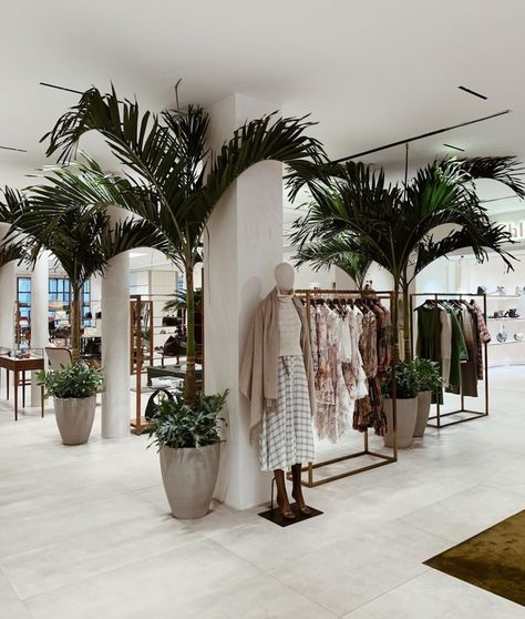 Fashion Workspace, Luxurious Salon, Small Palm Trees, Fashion Showroom, Clothing Store Interior, Clothing Store Design, Tropical Outfit, Visual Merchandising Displays, Resort Fashion