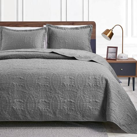 Amazon.com: Love's cabin Twin Quilt Set Olive Green Bedspreads - Soft Bed Summer Quilt Lightweight Microfiber Bedspread- Modern Style Coin Pattern Coverlet for All Season - 2 Piece (1 Quilt, 1 Pillow Sham) : Home & Kitchen Grey Bedspread, King Size Quilt Sets, Gray Bedspread, Soft Bed, Master Room, Coverlet Bedding, Summer Quilts, King Size Quilt, Lightweight Quilt