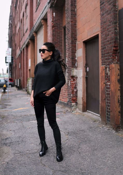 Sleek Combat Boots - How to style for petites How To Wear Combat Boots, Combat Boot Outfits Fall, Combat Boots Work Outfit, Combat Boot Outfits Winter, Combat Boots Outfit Winter, Black Outfits Casual, Outfits With Combat Boots, Combat Boots Outfit Fall, All Black Winter Outfit