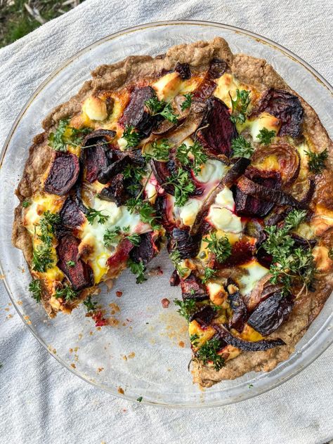 Roasted Beet & Lamb Quiche with Spelt Crust - Dishing Up the Dirt Vegan Quiche, Sesame Seed, Sweet Pumpkin, Roasted Beets, Best Vegan Recipes, Quiche Recipes, Dried Beans, Vegan Cheese, Caramelized Onions