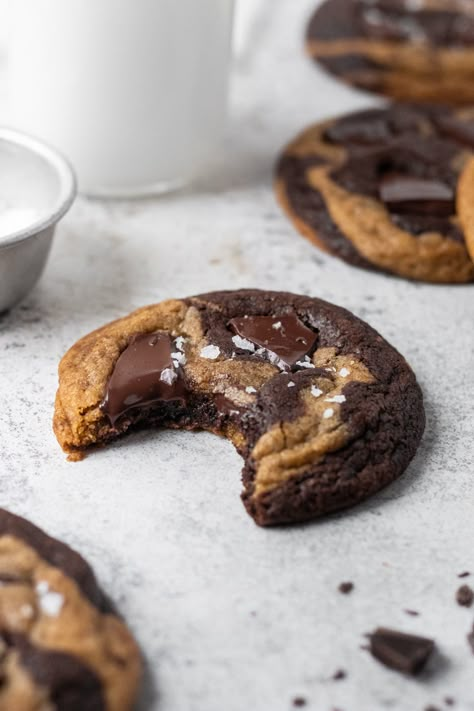 Salty Sweet Desserts, Marbled Chocolate, Baking Prints, Chocolate Chunk Cookie Recipe, Cookie Types, Chocolate Chunk, Chocolate Chunk Cookies, Sweet Delights, Baking Sweets