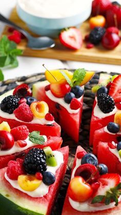 Watermelon Pizza Recipes, Watermelon Fruit Pizza, Tropisk Fest, Watermelon Dessert, Fruit Birthday Cake, Fresh Fruit Desserts, Watermelon Pizza, Breakfast Tart, Fresh Fruit Cake