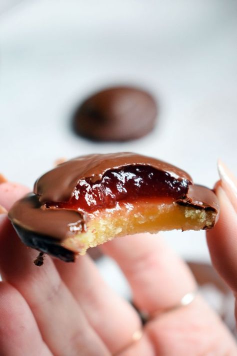 Vegan Jaffa Cakes - Let's Eat Smart Vegan Afternoon Tea, Vegan Picnic, Jaffa Cakes, Vegan Pastries, Jaffa Cake, Vegan Cake Recipes, Vegan Inspiration, Raw Desserts, Vegan Meal Prep