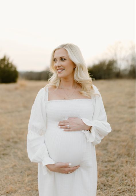 Outdoor Maternity Photos Blanket, Single Mother Maternity Photography, Maternity Photography Classy Elegant, Maternity Photos At Park, Single Mom Maternity Photography Poses, Maternity Photography Individual, Maternity Single Poses, Maternity Pictures Sitting, Maternity Photos Single Mom