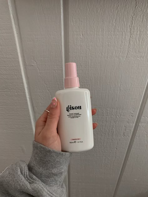 Gisou Leave In Conditioner, Gisou Conditioner, Dr Accessories, Girl Wishlist, Healthy Hair Routine, Essence Makeup, Makeup Wishlist, Wind In My Hair, Maintaining Healthy Hair