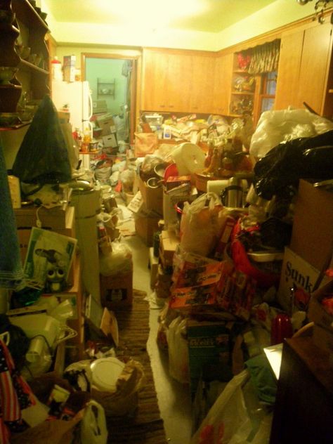 Moldy House, Hoarder House Aesthetic, Hoarder House, Hoarding Aesthetic, Hoarder Aesthetic, Messy Garage Aesthetic, How To Stop Hoarding, Trashcore Aesthetic, Hoarding Help