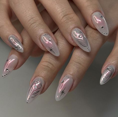 Kpop Almond Nails, Cute Korean Nails Almond, Trendy Korean Nails, Spring Korean Nails, Silver Flower Nails, Almond Nails Korean, Korean Nails Art, Korean Almond Nails, Kpop Nails Ideas