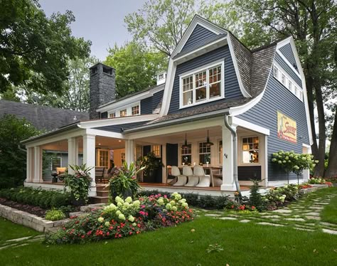 A dreamy cottage on a Minnesota lake has a sophisticated modern vibe American Houses, Shore House, Beautiful Cottages, Lake Living, Lake Cottage, Beautiful Houses, House Exteriors, Dream House Exterior, Home Exteriors