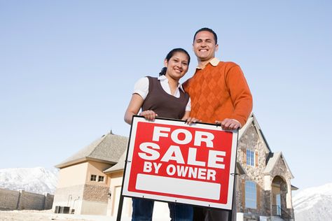 Sale Sign, Sell Your House Fast, Home Buying Tips, For Sale By Owner, Couple Portrait, Selling Your House, Shop Plans, Real Estate Broker, Buying Property