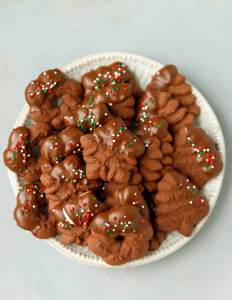 These buttery, elegant cookies are a Christmas staple. Quick and easy to make, inexpensive, with various ways to decorate. Put them in a metal box, lined with parchment paper and present at your holiday table or give as presents to your loved ones. Spritz Cookies Recipes Best, Spritz Cookies Recipes, Chocolate Spritz Cookies, Spritz Cookie Press, Cream Cheese Spritz Cookies, Spritz Cookie, Spritz Cookie Recipe, Elegant Cookies, Crockpot Candy