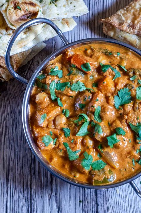 Slow Cooker Chickpea Curry, Slow Cooker Curry, Vegetarian Slow Cooker Recipes, Sweet Potato Spinach, Slow Cooker Vegetarian, Veggie Meals, Vegetarian Curry, Creamy Tomato Sauce, Chickpea Curry