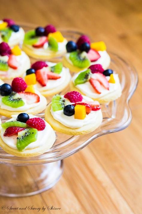 Summer classic dessert in bite-size! These mini fruit pizzas are built on simple soft sugar cookies and topped with white chocolate cream cheese filling and colorful fresh fruits. ~Sweet and Savory by Shinee Fruit Pizzas, Mini Fruit Pizzas, White Chocolate Cream, Fruit Pizza Recipe, Thanksgiving Appetizer Recipes, Dessert Fruit, Mini Pizzas, Soft Sugar Cookies, Chocolate Cream Cheese