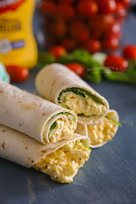 Egg Salad Spinach Wraps are simple to make & take along on a picnic. Everything you love about an egg salad sandwich, in an easy to-go wrap for lunch. Spinach Egg Salad, Salad Spinach, Egg Salad Sandwich, Spinach Wraps, Chicken Burgers Recipe, Bbq Dishes, Egg Wrap, Spinach Egg, Egg Salad Sandwiches