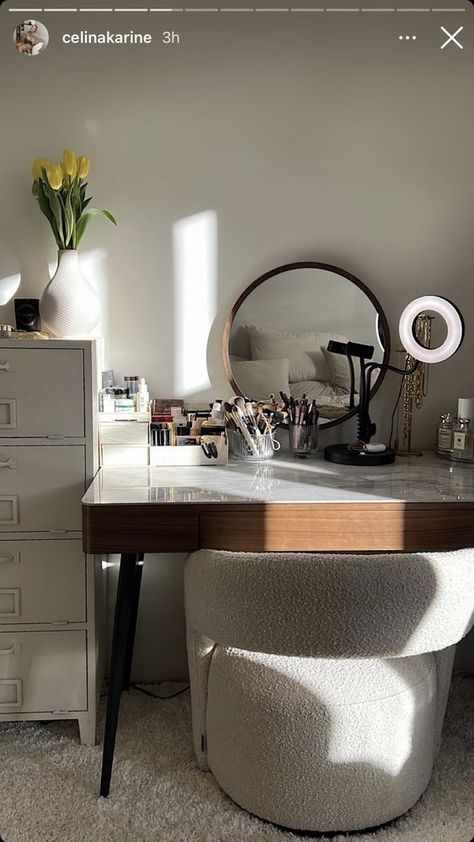 Makeup Vanity Desk Ideas, Makeup Setup In Bedroom, Vanity Office Desk Combo, Makeup Vanity Inspiration, Small Nyc Apartment Bedroom, Make Up Table Design Bedrooms, Apartment Vanity Ideas, Earthy Vanity, Messy Vanity Aesthetic