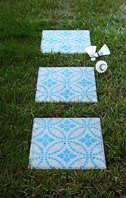 Quick project to add color and texture to your boring cement pavers. Pavers Ideas, Pavers Design, Painted Pavers, Diy Patio Pavers, Patio Pavers, Green Craft, Paver Patio, Beautiful Backyards, Concrete Patio