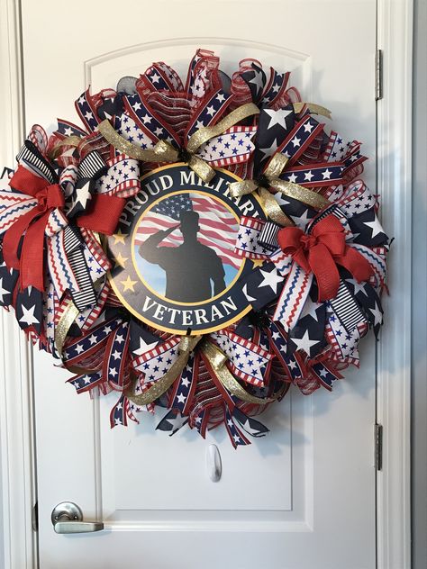 Veteran Wreath, Christmas Wreath Images, Christmas Wreath Image, Veterans Wreath, Military Wreath, Military Christmas, Deco Mesh Wreaths Diy, Memorial Day Wreaths, Christmas Gifts To Make