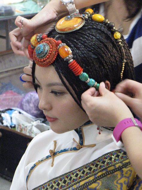 Tibetan braids Tibetan Aesthetic, Tibetan Fashion, Tibetan People, Tibetan Culture, Traditional Hairstyle, Braids Hairstyles Pictures, Asian History, Pigtail Hairstyles, Tibetan Jewelry