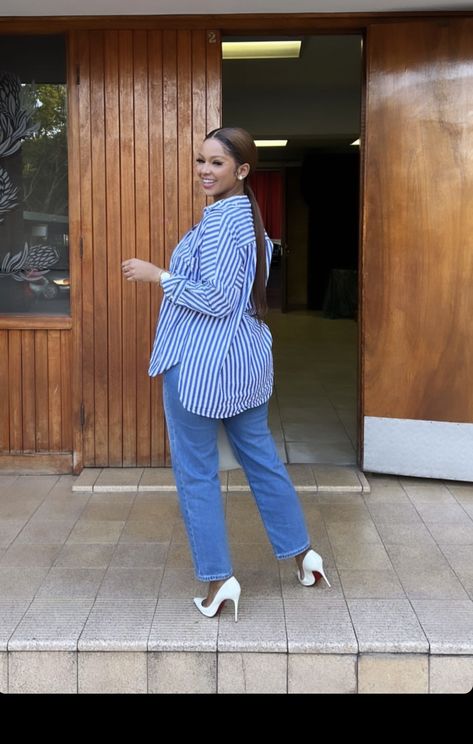 Striped Blue Shirt Outfit, Blue Shirt Outfit, Turquoise Blue Dress, Smart Casual Women Outfits, Neat Casual Outfits, Cute Outfits With Jeans, Cute Maternity Outfits, Stylish Work Attire, Effortlessly Chic Outfits