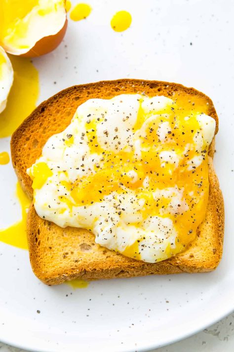 Boiled Eggs In Microwave, Eggs In Microwave, Healthy Simple Breakfast, Boiled Egg In Microwave, Soft Boiled Eggs Recipe, Easy Egg Breakfast, Healthy Low Carb Breakfast, Boil Eggs, Egg Bites Recipe