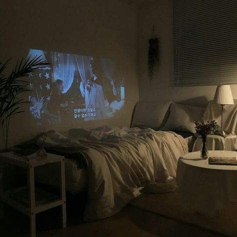 Bedroom Nighttime Aesthetic, Projector In Bedroom, Insta Caption, Dawson's Creek, Dekorasi Kamar Tidur, Pinterest Room Decor, Redecorate Bedroom, Current Location, Dreamy Room