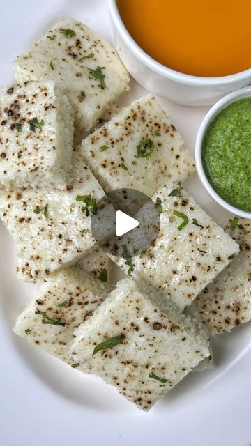 Live Dhokla Recipe, White Dhokla Recipe, Veg Starter Recipes, Dhokla Recipe, Breakfast Recipes Indian, Creative Mom, Vegetarian Snacks Recipes, Videos Cooking, Party Dishes