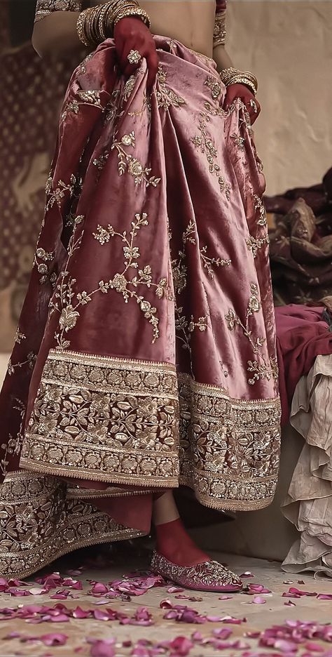 Velvet Lehenga Sabyasachi, Sabyasachi Dresses, Lehenga Sabyasachi, Garara Dress, Bridal Gharara, Sabyasachi Collection, Velvet Lehenga, Asian Bridal Dresses, Bridal Lehenga Red