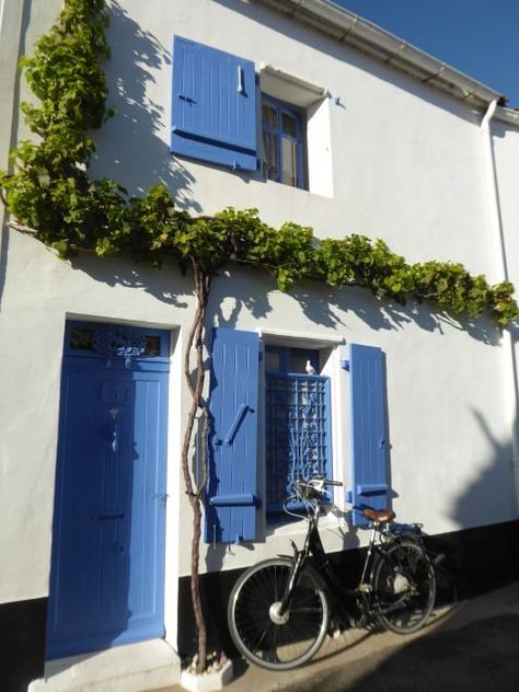 Ile de Noirmoutier #5 - "Les petits bonheurs de Miss T" Blue Aesthetic, Monument, Blue