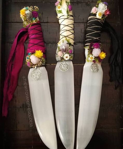 🖤Magic🖤Nature🖤Art🖤 on Instagram: “⚔🔮🌟Selenite Swords!! Okay guys, the LAST of these MaGiCkAL blades have been relisted in my etsy shop. I have 7 swords and 7 knives. That's…” Witch Tools, Wiccan Crafts, Magical Nature, Pagan Crafts, Natural Dried Flowers, Sari Silk Ribbon, Pretty Knives, Selenite Wands, Witchy Crafts