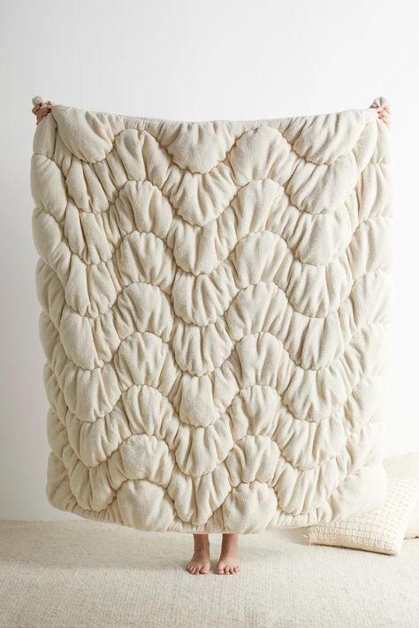 Gwendolyn Fleece Puffy Throw Blanket | Urban Outfitters Australia Clothes, Uo Home, Back To College, Decor Trends, Cozy Space, My New Room, New Room, Dream Room, Dorm Decorations