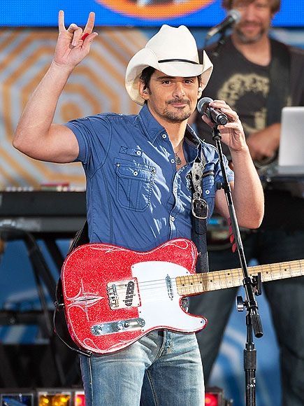 Brad Paisley Lyrics, Singer Pose, Brad Paisley Songs, Country Icons, Luke Bryan Quotes, Country Girl Problems, Country Song Quotes, Manly Stuff, Country Strong