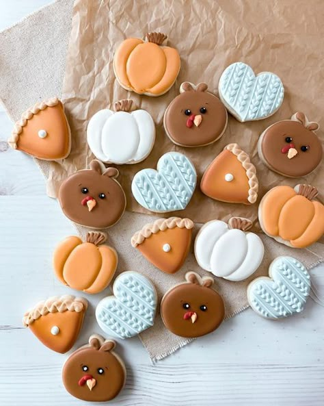 Liz Baker on Instagram: "Hope everyone has a fantastic Thanksgiving 🦃🥧🍪 I’m so thankful for my little cookie community! #baking#bakery#cookies#decoratedcookies#cookiereels#cookiedecoratingvideo #igers#reels#foodreels#dessertreels#royalicingcookies #fallbaking#fall#thanksgiving#thanksgivingcookies #happythanksgivng #sweet#dessert #hostess #thanksgivingfood#foodie" Simple Thanksgiving Cookies Royal Icing, Simple Thanksgiving Sugar Cookies, Mini Thanksgiving Cookies Decorated, Simple Thanksgiving Cookies Decorated, Friends Giving Cookies, Thanksgiving Sugar Cookies Easy, Turkey Shaped Cookies, Cookie Decorating Thanksgiving, Thanksgiving Theme Cookies