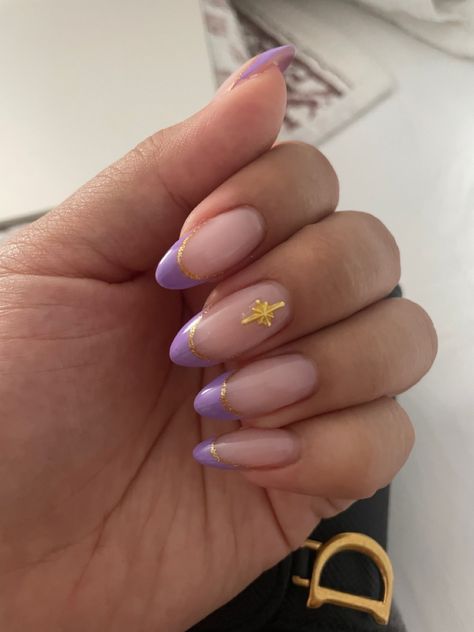 Tangled Nails Aesthetic, Simple Purple And Gold Nails, Rapunzel Themed Acrylic Nails, Tangled Rapunzel Acrylic Nails, Peter Pan Inspired Nails, Purple Tangled Nails, Tangled Inspired Nails Simple, Repunzle Theme Nails, Tangled Inspo Nails