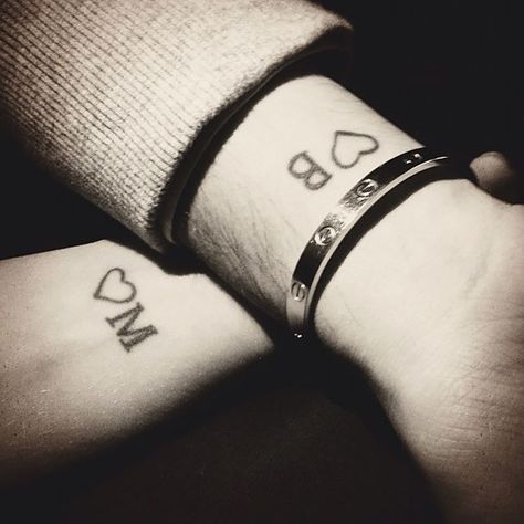 20+ Matching Couple Tattoos For Lovers That Will Grow Old Together Couple Tattoos Love, Tattoos Infinity, Tato Henna, Relationship Tattoos, Couple Tattoos Unique, Couples Tattoo Designs, طابع بريدي, Tattoos Geometric, Matching Couple Tattoos