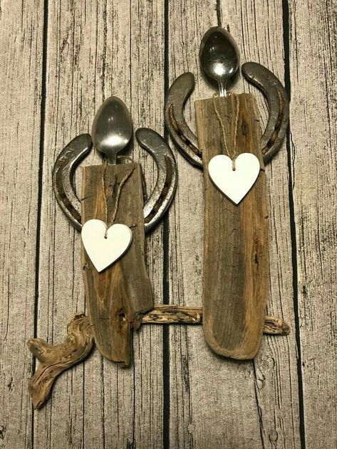 Wood Log Crafts, Horseshoe Crafts Projects, Western Themed Wedding, Creative Area, Horseshoe Crafts, Horseshoe Art, Horse Shoes, Shoe Crafts, Christmas Decorations Rustic