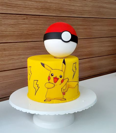 Pikachu Cake Birthdays, Bolo Pikachu, Pokemon Themed Party, Pokemon Birthday Cake, Pikachu Cake, Robot Birthday Party, Pokemon Cake, Pokemon Birthday Party, Pokemon Theme