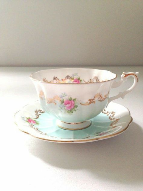 Dainty Tea Cups, Cute Teacups, Royal Albert Tea Cup, English Tea Cups, Pretty Tea Cups, China Teacup, China Cups And Saucers, Dessert Stand, Vintage Teacups