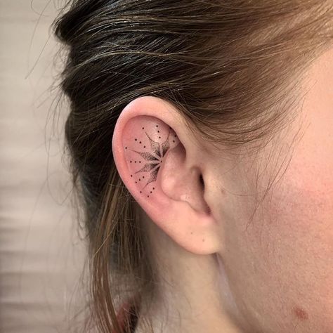 Cartilage Tattoo, Ear Lobe Tattoo, Tragus Tattoo, Maori Tattoo Frau, Ear Tats, Inner Ear Tattoo, Delicate Tattoos For Women, Tiki Tattoo, Snow Flake Tattoo