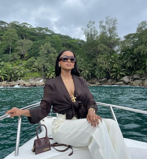 Thabee Happy, Wealthy Black Women, Black Women Luxury, Demure Outfit, Yacht Outfit, Wealthy Woman, Femininity Aesthetic, Dubai Vacation, Wealthy Women