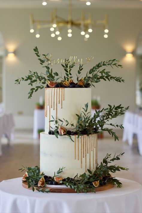 Semi naked two tier cake with bronze drip, blueberries, blackberries, figs, gold leaf and eucalyptus Olive Green And Bronze Wedding, Emerald Green And Rust Wedding Cake, Bronze And Green Wedding, Earth Tone Wedding Cake, Wedding Cake Green Gold, Dark Green Wedding Cakes, Bronze Wedding Theme, Wedding Cake Eucalyptus, Green Brown Wedding