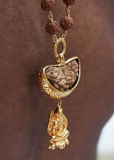 Shiva Jewellery, Rudraksha Jewelry, Shiva Images, Gold Neck Chain, Gold Pendants For Men, Unique Bridal Jewelry, Unique Gold Jewelry Designs, Bezel Set Necklace, Gold Bracelet Simple