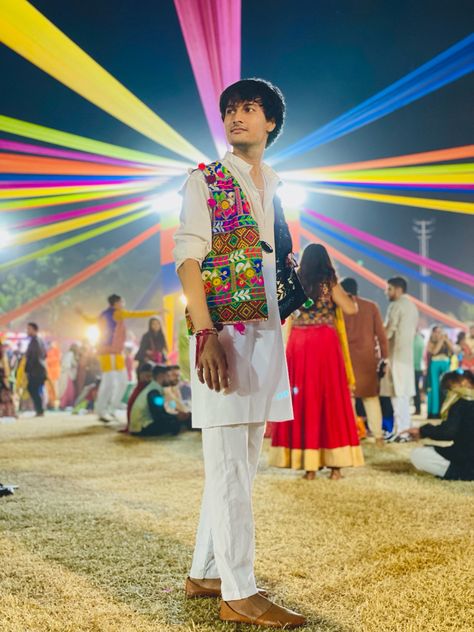 Navratri Koti For Men, Dandiya Night Outfits For Men, Dandiya Night Outfits Men, Navratri Dress For Man, Navratri Mens Outfit, Navratri Poses For Men, Garba Kurta Men, Garba Outfit For Men, Navratri Outfits For Men