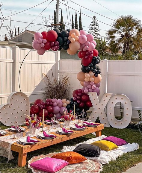 Galentine's day picnic ! Book us for yours! #valentinesday #galentine's #love #picnics #picnic #girls #galentine #valentine #happy #picnicdate #picnictable #valentine'sdaydecor #galentinesdaydecor #gals #valentines Valentines Party Decor, 25th Birthday Parties, Surf Party, Picnic Decorations, Fun Party Themes, Galentines Party, Boho Picnic, Picnic Date, Hot Cocoa Bar