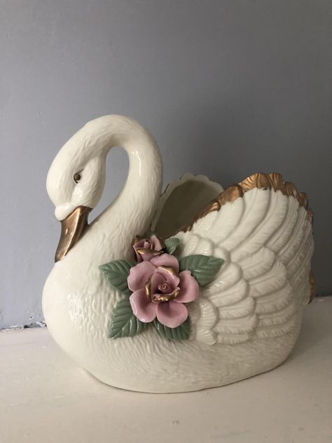 Swan Planter Ideas, Swan Decor Vintage, Swan Statue, Painted Swan Statue, Vintage Swan, Vintage Swan Planter, Vintage Planters, Cement, Chips