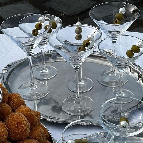 Hannah Kleeberg on Instagram: "pearly dirty martini and arancini over arancini 🫒 a herrlich welcome for a herrlich wedding 🌀 #tablescape #tablesetting #tablestyling #weddinginspo #foodstyling #foodart" Martini Table Decor, Martini Theme Bachelorette, Wedding Martini Bar, Martinis And Matrimony, Satc Party Theme, Martinis And Matrimony Bachelorette, Bikinis And Martinis Party, Tiny Bit Older Party, Martini Bar Party Ideas