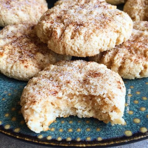 SNICKERDOODLE PROTEIN COOKIES Calories (per cookie, including optional ingredients): 75kcal, Fat: 3.6g, Carbs: 6g, Protein: 6g Clean Treats, Protein Baking, Healthy Wealthy, Protein Treats, Protein Powder Recipes, Protein Desserts, Soft Bakes, Protein Bites, Keto Brownies