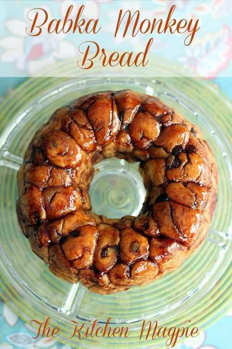 How To Make Babka Monkey Bread. This recipe makes 2 bundts of rich, deacdent pull-apart bread that is better than any monkey bread I've ever eaten! The Best Monkey Bread, 30 Minute Dinner Rolls, Best Monkey Bread, Babka Recipes, Babka Cake, Savory Monkey Bread, Bubble Bread, Monkey Bread Recipe, Babka Recipe