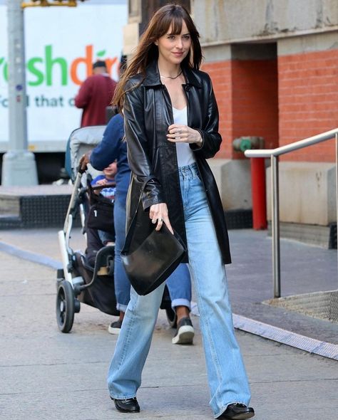 Dakota Johnson Street Style, Dakota Style, Dakota Johnson Style, Trendy Outfit Ideas, Fall Outfit Ideas, Celeb Style, Trendy Outfit, Celebrity Street Style, Trendy Fall