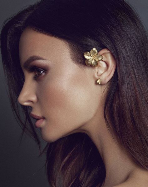 Frangipani Flower, Gold Plates, Wrap Earrings, Magical Jewelry, Ear Cuff Earings, Festival Jewelry, Clothes Ideas, Girly Jewelry, Elegant Accessories